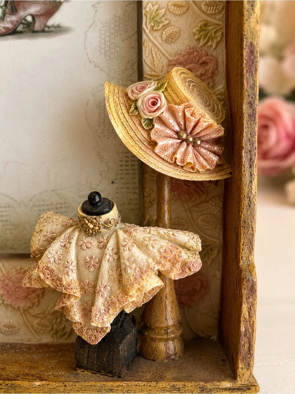 Vintage Victorian Fashion Shadow Box Dress Form Hat Miniature Wall Decor
